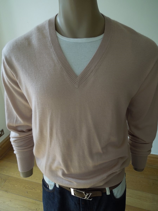Dolce & Gabbana Cashmere/Silk Light Pink V-Neck Jumper. - The Loft, London